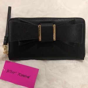 Betsey Johnson Bow Wristlet - Color: Black - NWT